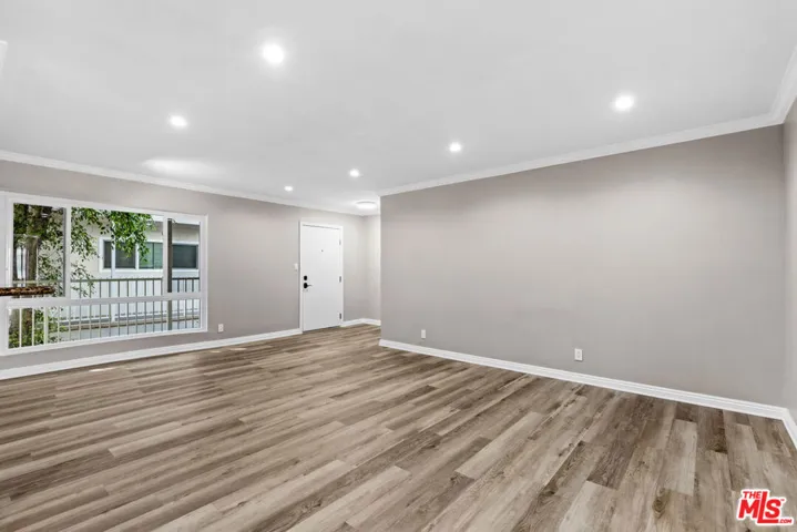 5320 Zelzah Avenue 214, Encino, California 91316