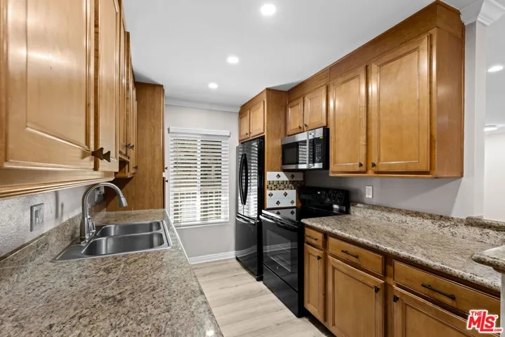 5320 Zelzah Avenue 214, Encino, California 91316