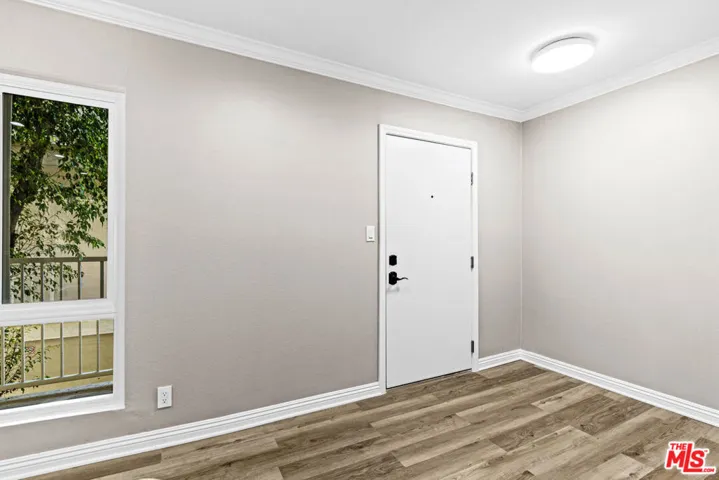 5320 Zelzah Avenue 214, Encino, California 91316