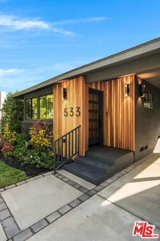 533 N Catalina Street, Burbank, California 91505