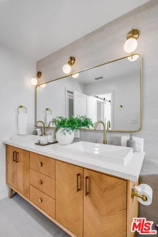 533 N Catalina Street, Burbank, California 91505