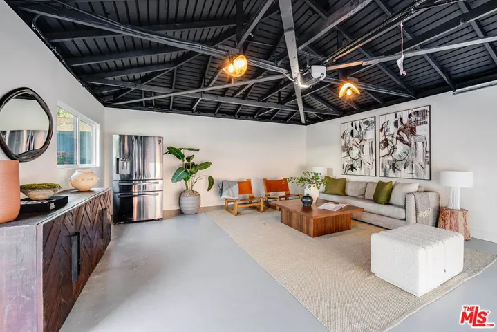 533 N Catalina Street, Burbank, California 91505