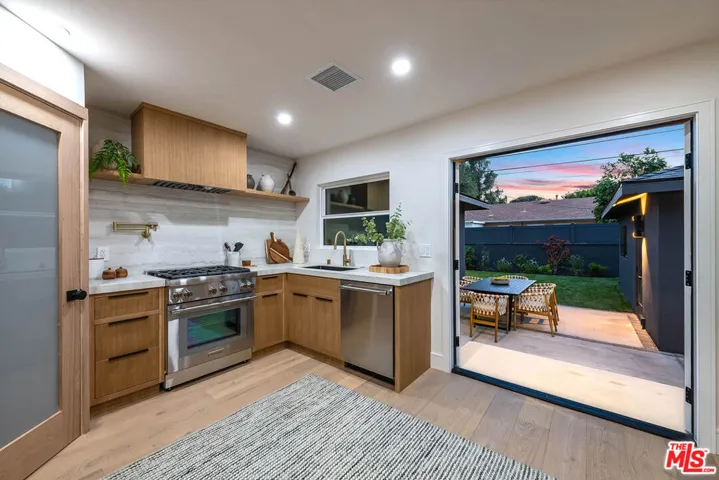 533 N Catalina Street, Burbank, California 91505