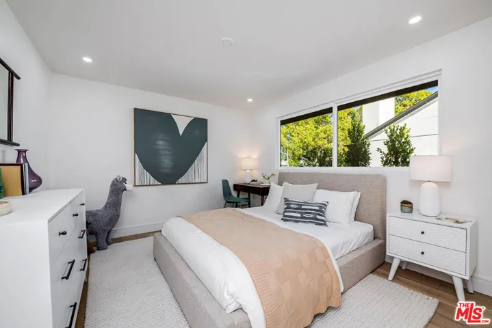 533 N Catalina Street, Burbank, California 91505