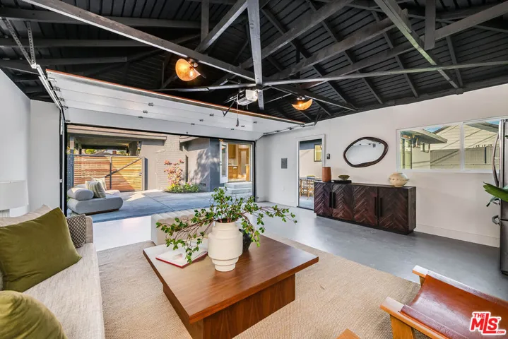 533 N Catalina Street, Burbank, California 91505