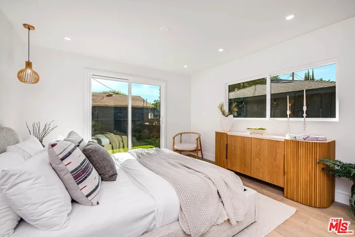 533 N Catalina Street, Burbank, California 91505