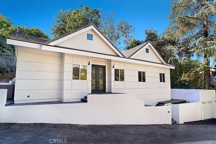 3841 Ridgemoor Drive, Studio City, California 91604
