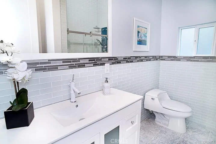 3841 Ridgemoor Drive, Studio City, California 91604