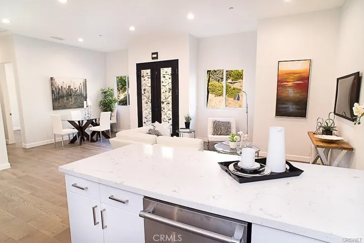 3841 Ridgemoor Drive, Studio City, California 91604
