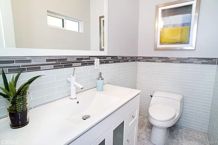 3841 Ridgemoor Drive, Studio City, California 91604