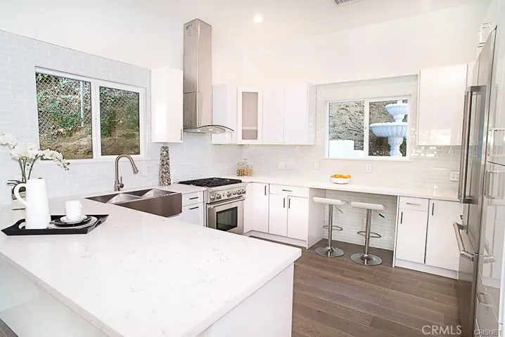 3841 Ridgemoor Drive, Studio City, California 91604