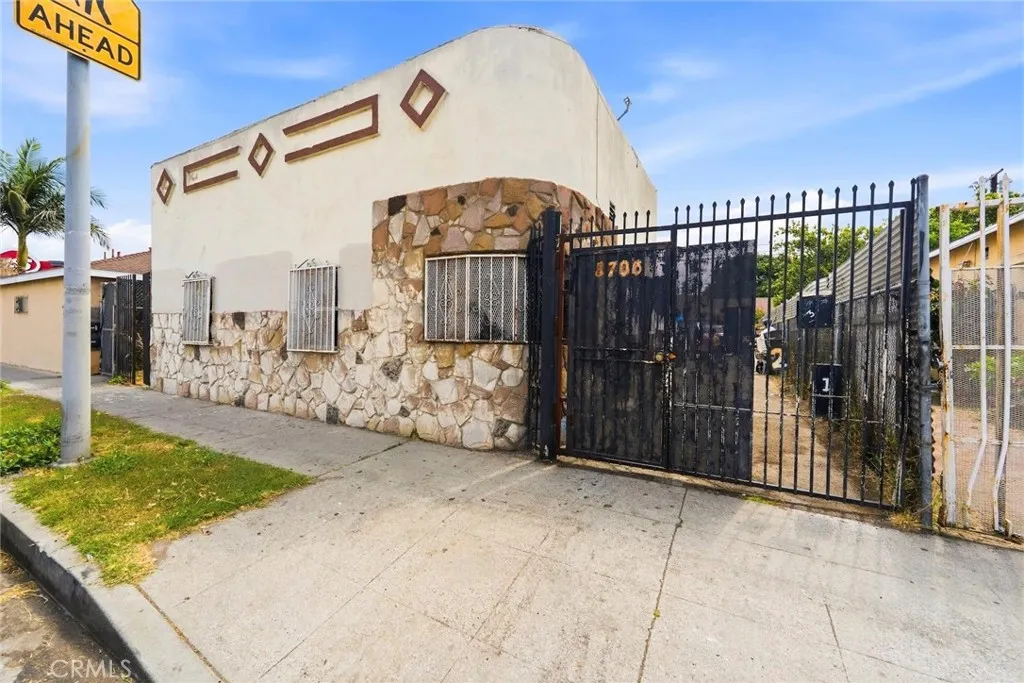 8706 Avalon, Los Angeles, California 90003 — photo 5