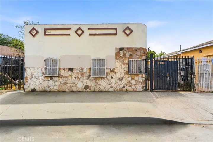 8706 Avalon, Los Angeles, California 90003