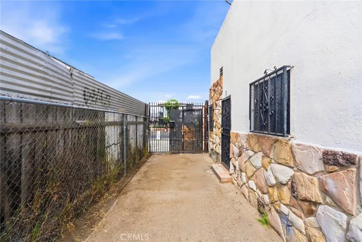 8706 Avalon, Los Angeles, California 90003