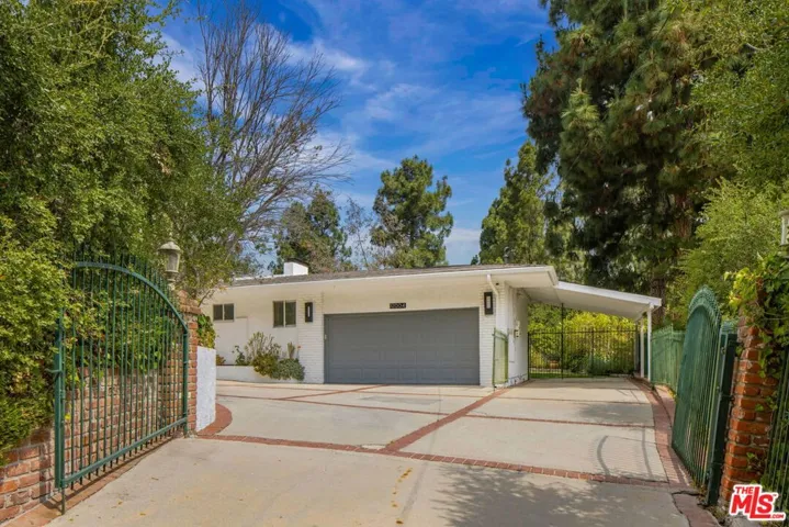 12004 Briarvale Lane, Studio City, California 91604