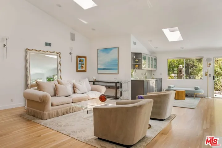 12004 Briarvale Lane, Studio City, California 91604