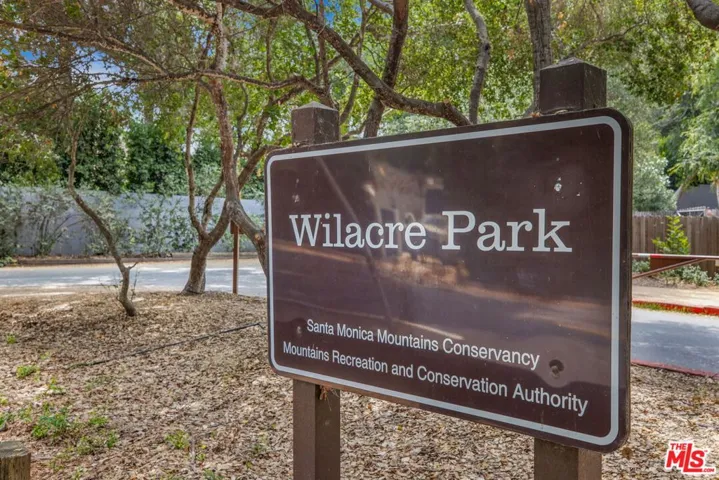 12004 Briarvale Lane, Studio City, California 91604