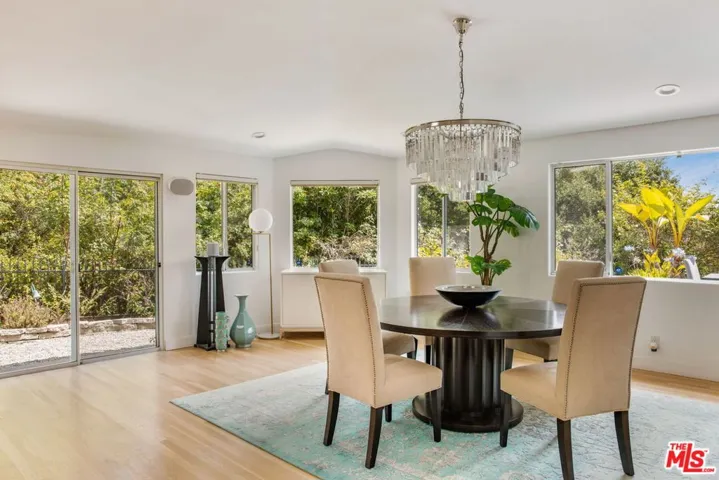 12004 Briarvale Lane, Studio City, California 91604