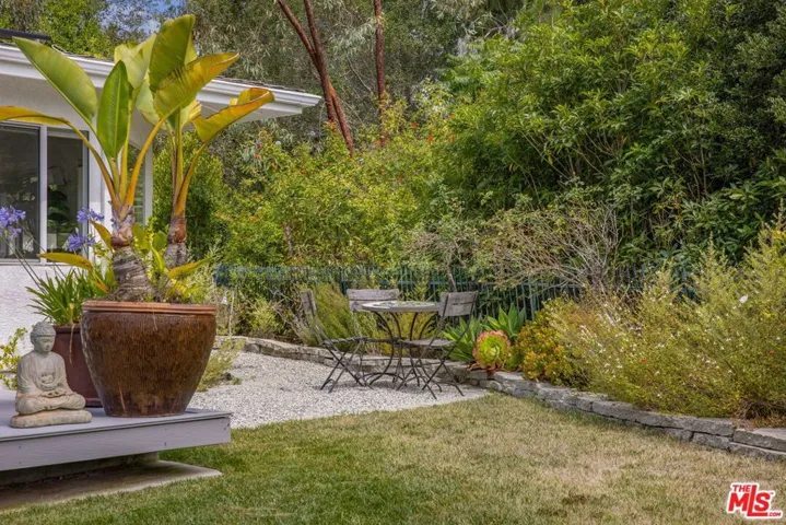 12004 Briarvale Lane, Studio City, California 91604