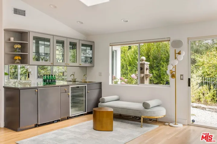 12004 Briarvale Lane, Studio City, California 91604