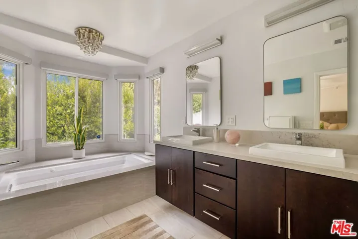 12004 Briarvale Lane, Studio City, California 91604