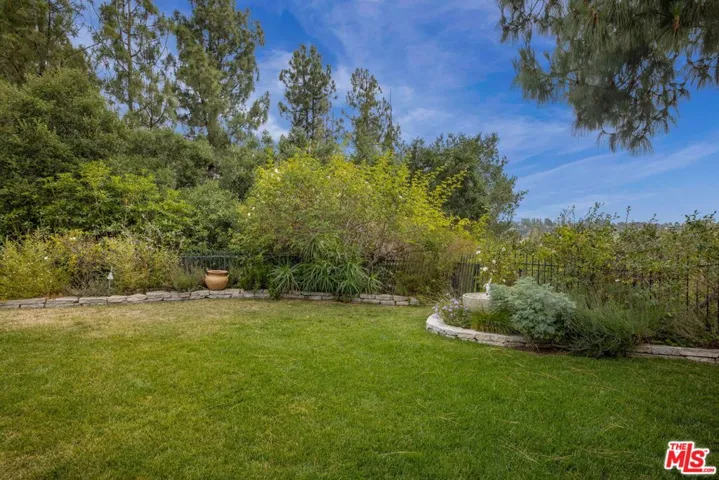 12004 Briarvale Lane, Studio City, California 91604