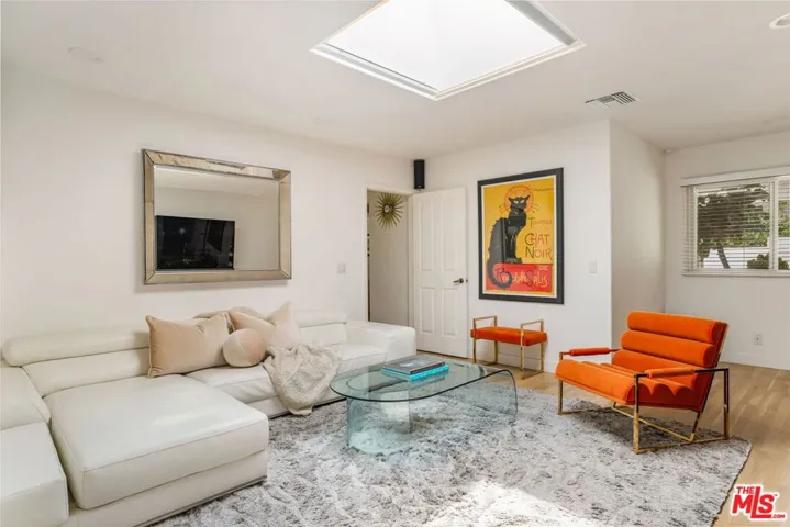 12004 Briarvale Lane, Studio City, California 91604