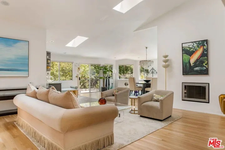 12004 Briarvale Lane, Studio City, California 91604