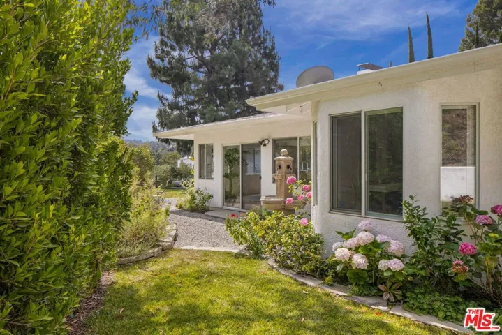 12004 Briarvale Lane, Studio City, California 91604