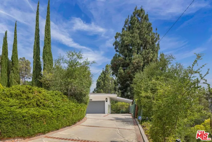 12004 Briarvale Lane, Studio City, California 91604