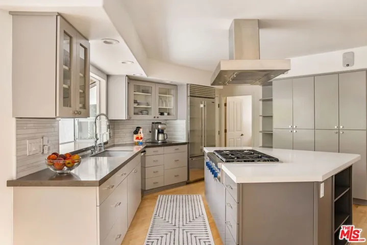 12004 Briarvale Lane, Studio City, California 91604