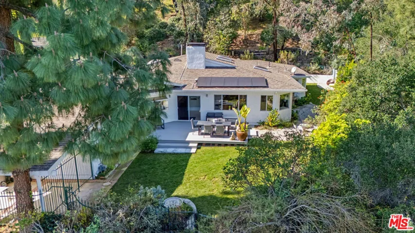 12004 Briarvale Lane, Studio City, California 91604