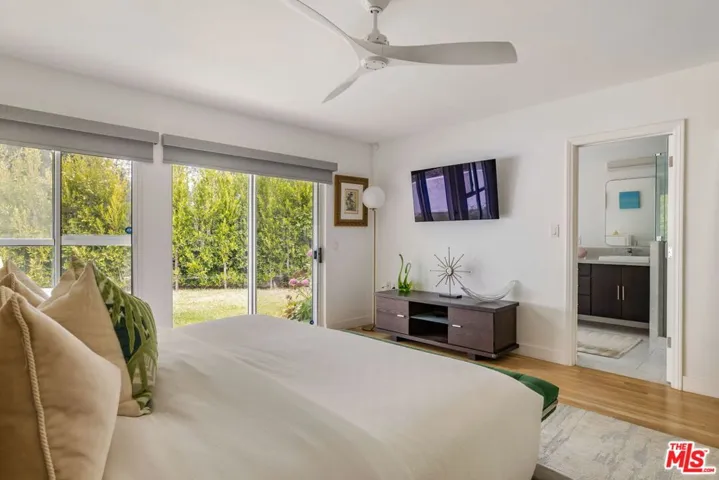 12004 Briarvale Lane, Studio City, California 91604
