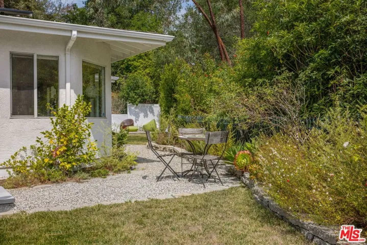 12004 Briarvale Lane, Studio City, California 91604