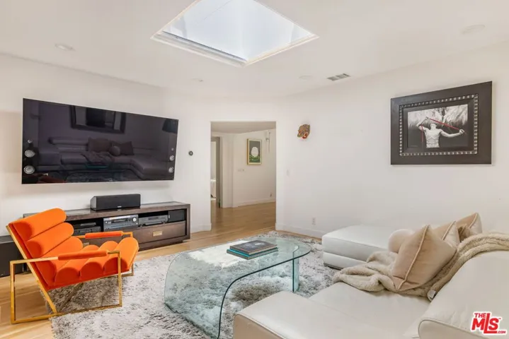 12004 Briarvale Lane, Studio City, California 91604