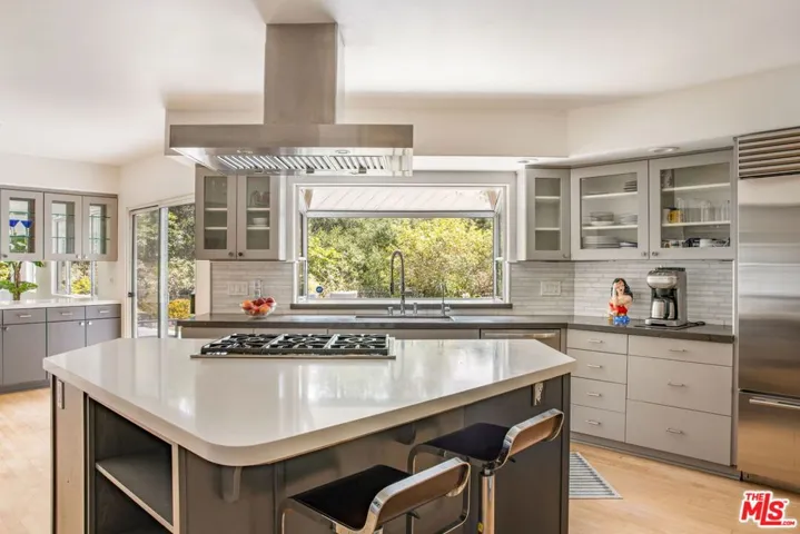 12004 Briarvale Lane, Studio City, California 91604