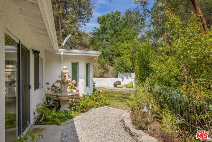 12004 Briarvale Lane, Studio City, California 91604