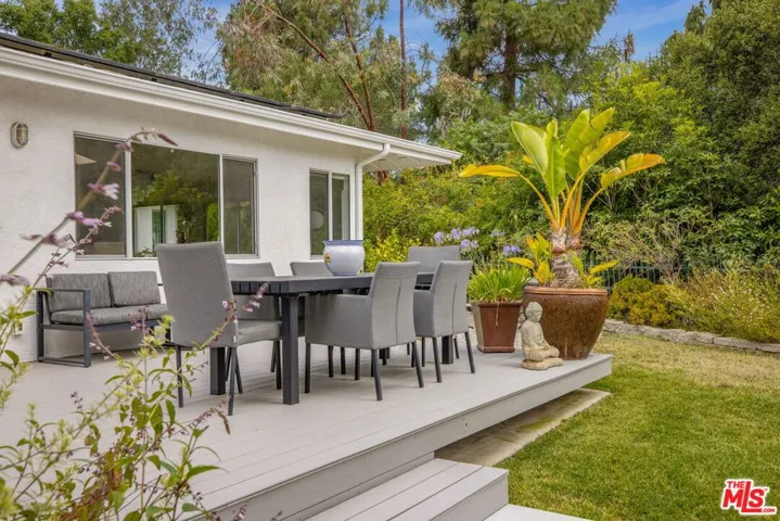 12004 Briarvale Lane, Studio City, California 91604