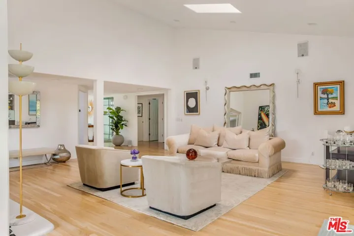 12004 Briarvale Lane, Studio City, California 91604
