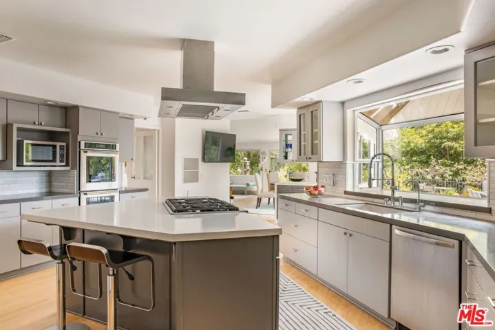12004 Briarvale Lane, Studio City, California 91604