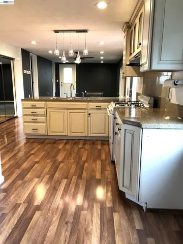 8600 Seneca Street, Oakland, California 94605