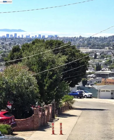 8600 Seneca Street, Oakland, California 94605
