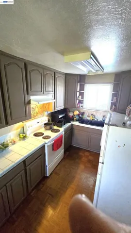 8600 Seneca Street, Oakland, California 94605