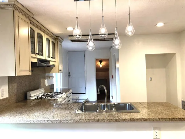 8600 Seneca Street, Oakland, California 94605