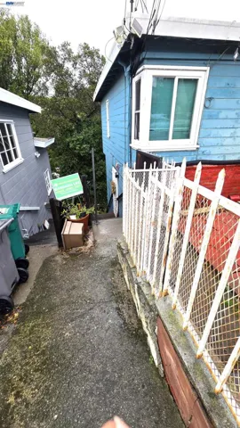 8600 Seneca Street, Oakland, California 94605