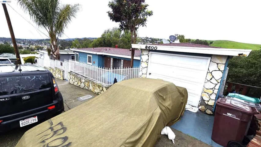 8600 Seneca Street, Oakland, California 94605