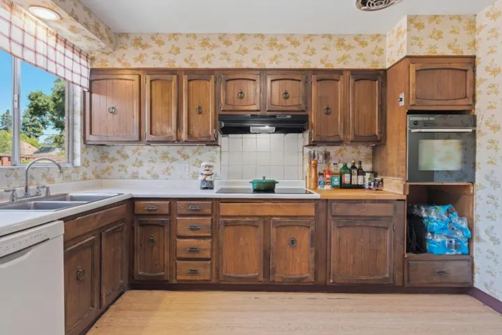 101 King Street, Redwood City, California 94062