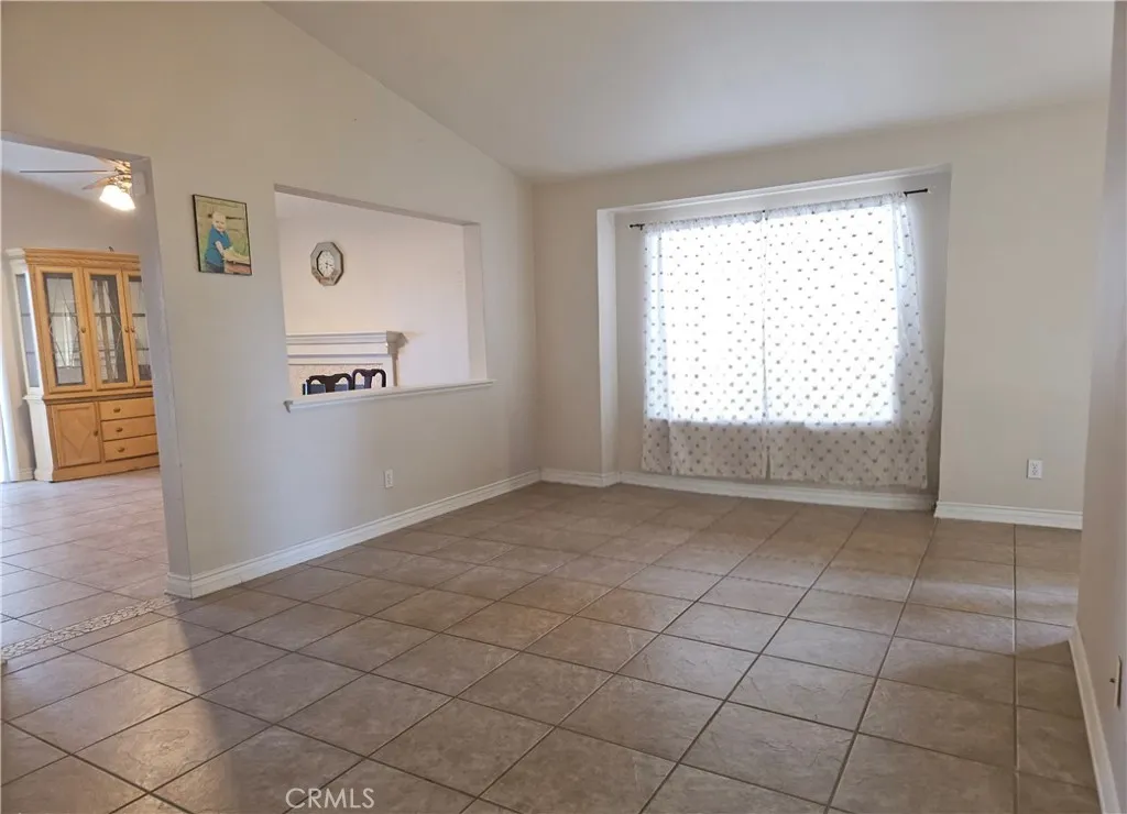 13385 Monterey, Victorville, California 92392 — photo 5