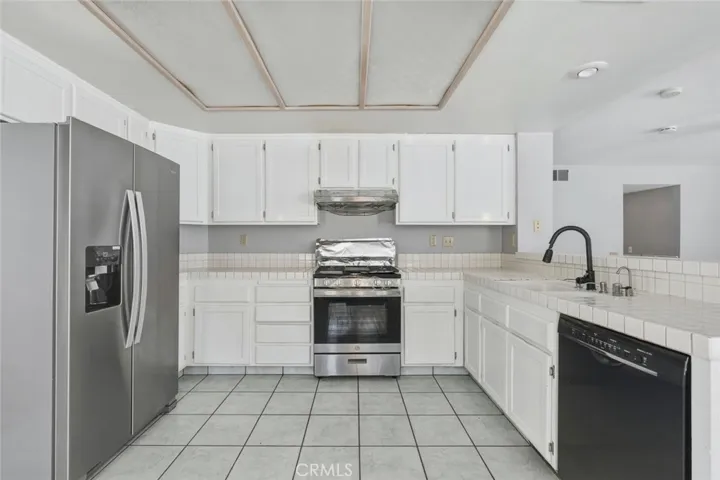 44501 Sandhurst Lane, Lancaster, California 93536