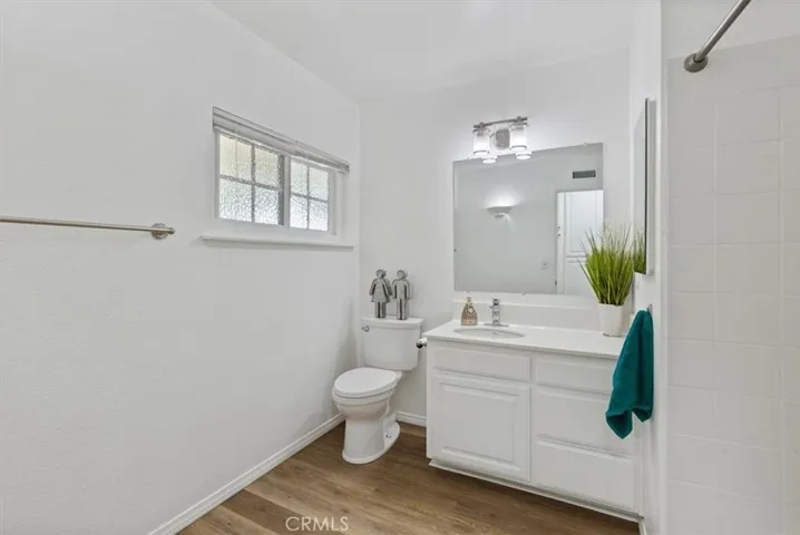 Full bathroom off the hallway.
